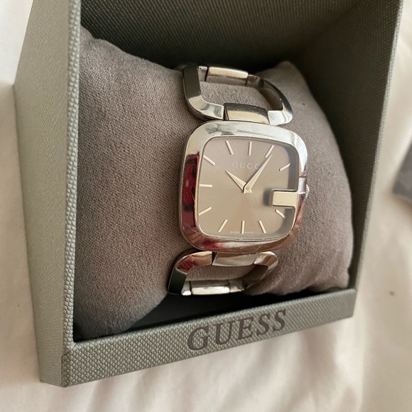 Gucci watch woman’s - Picture 3 of 9